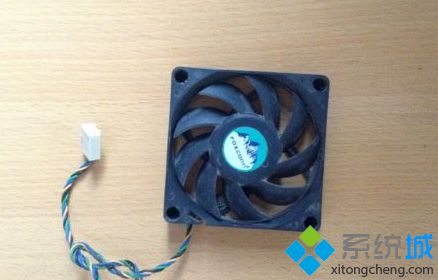 如何给电脑显卡风扇加油防止机箱狂响的方法【图解】