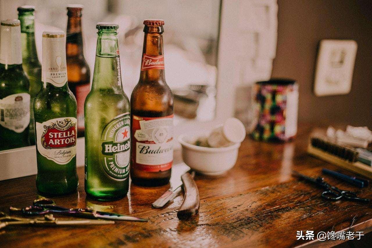 火机开啤酒瓶盖技巧（其实没有开瓶器也能开啤酒）