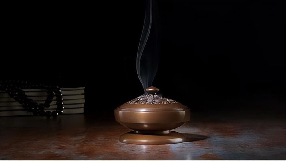 香炉里面放什么最好（家用香炉一般放什么东西风水好）